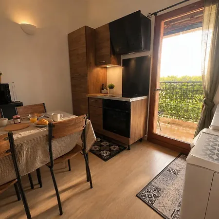 T2 Meuble, Terrasse Et A Deux Pas